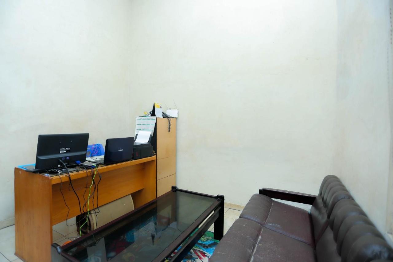 Oyo 2692 Penginapan Mba Ros Banjarbaru Exterior photo